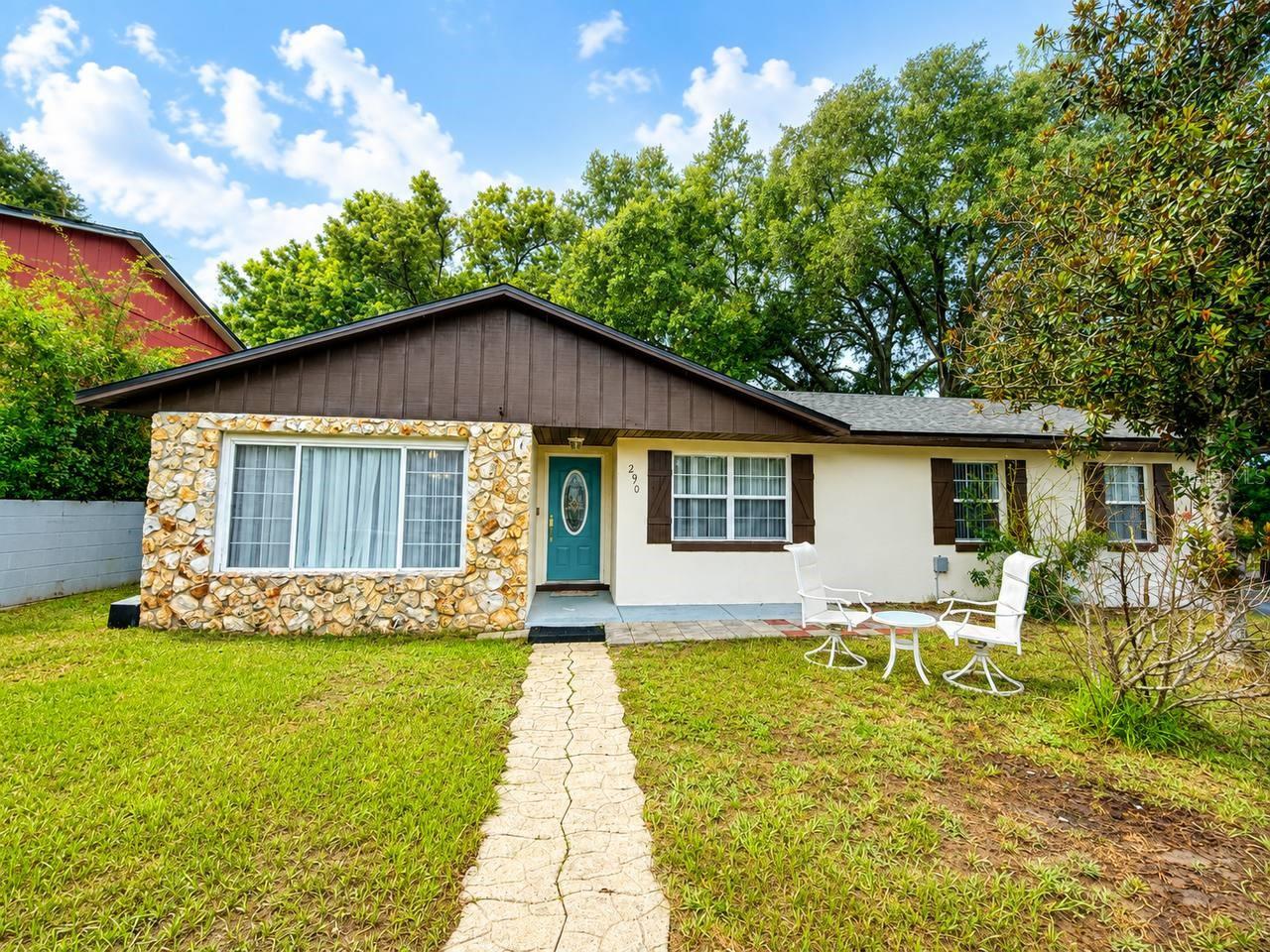 Listing photo 1 for 290 Hillside Dr
