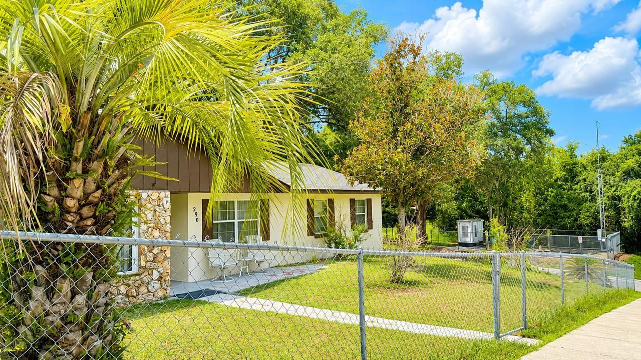 Listing photo 2 for 290 Hillside Dr