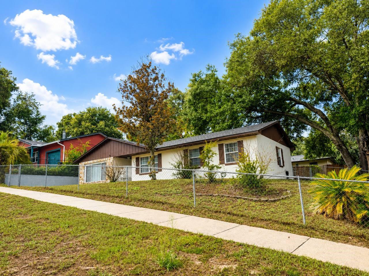 Listing photo 3 for 290 Hillside Dr