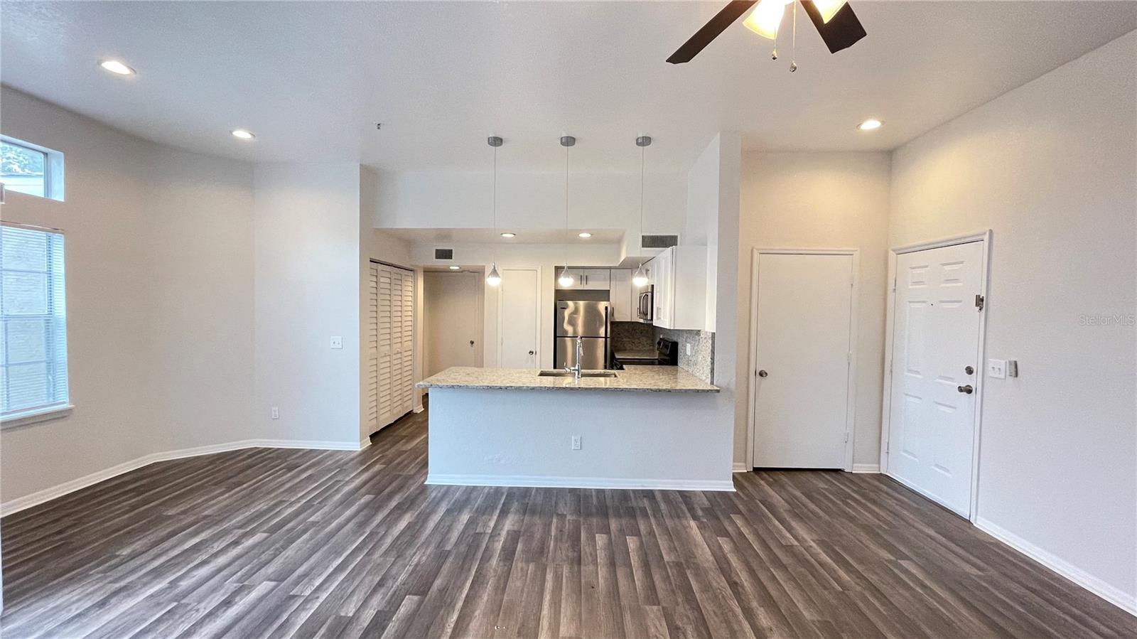 Listing photo 2 for 7270 Westpointe Blvd #933