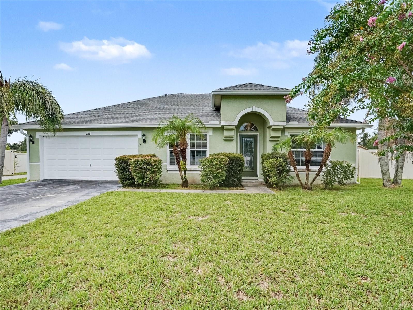 Listing photo 1 for 128 Brighton Cir
