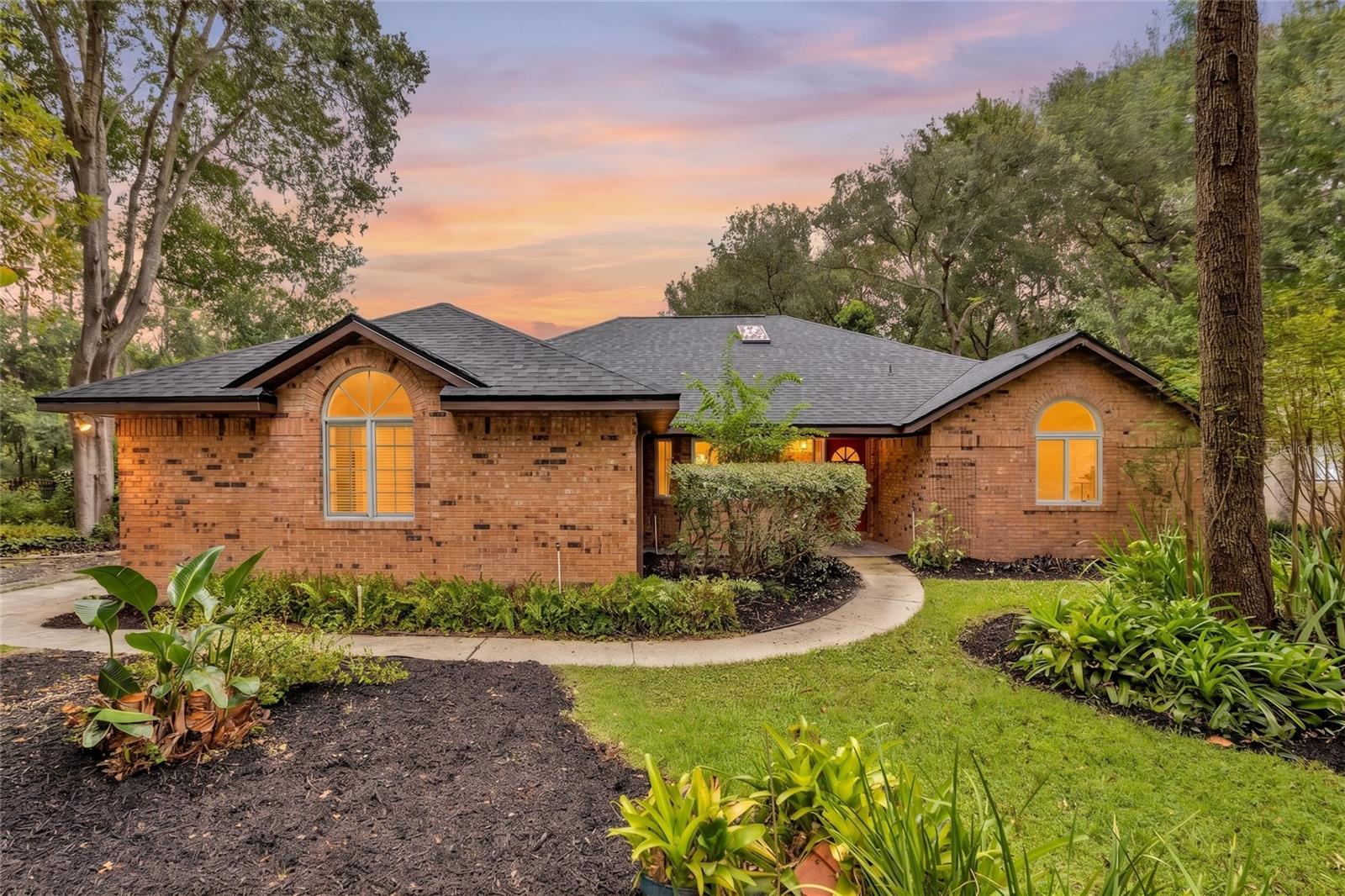 329 SUN OAKS COURT