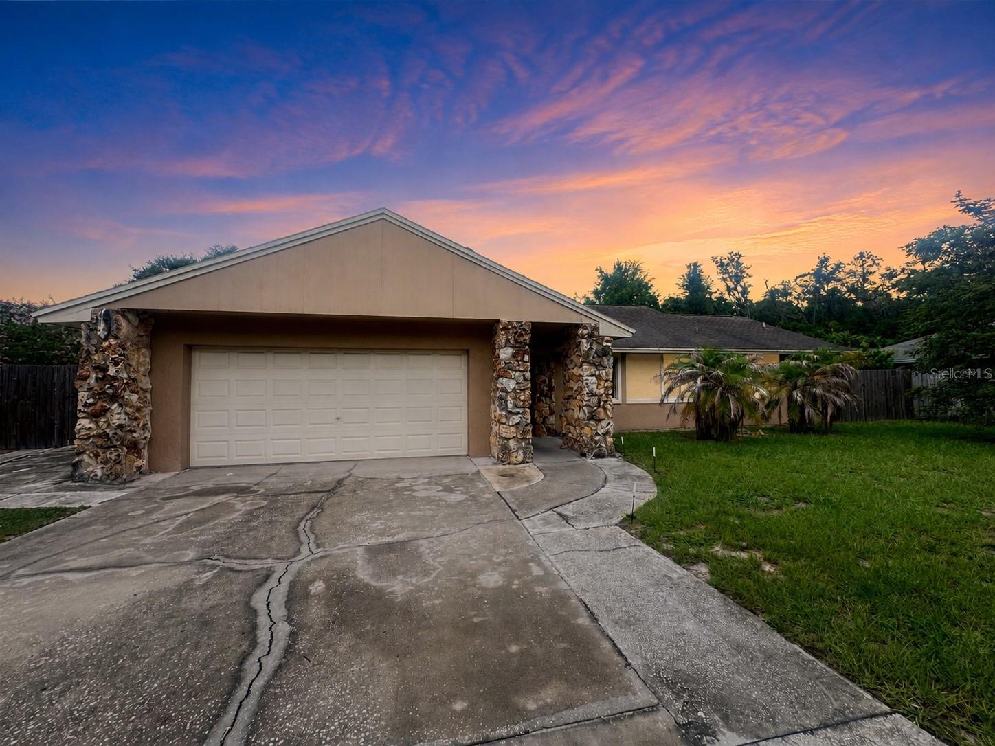 304 SHADOW OAK DRIVE