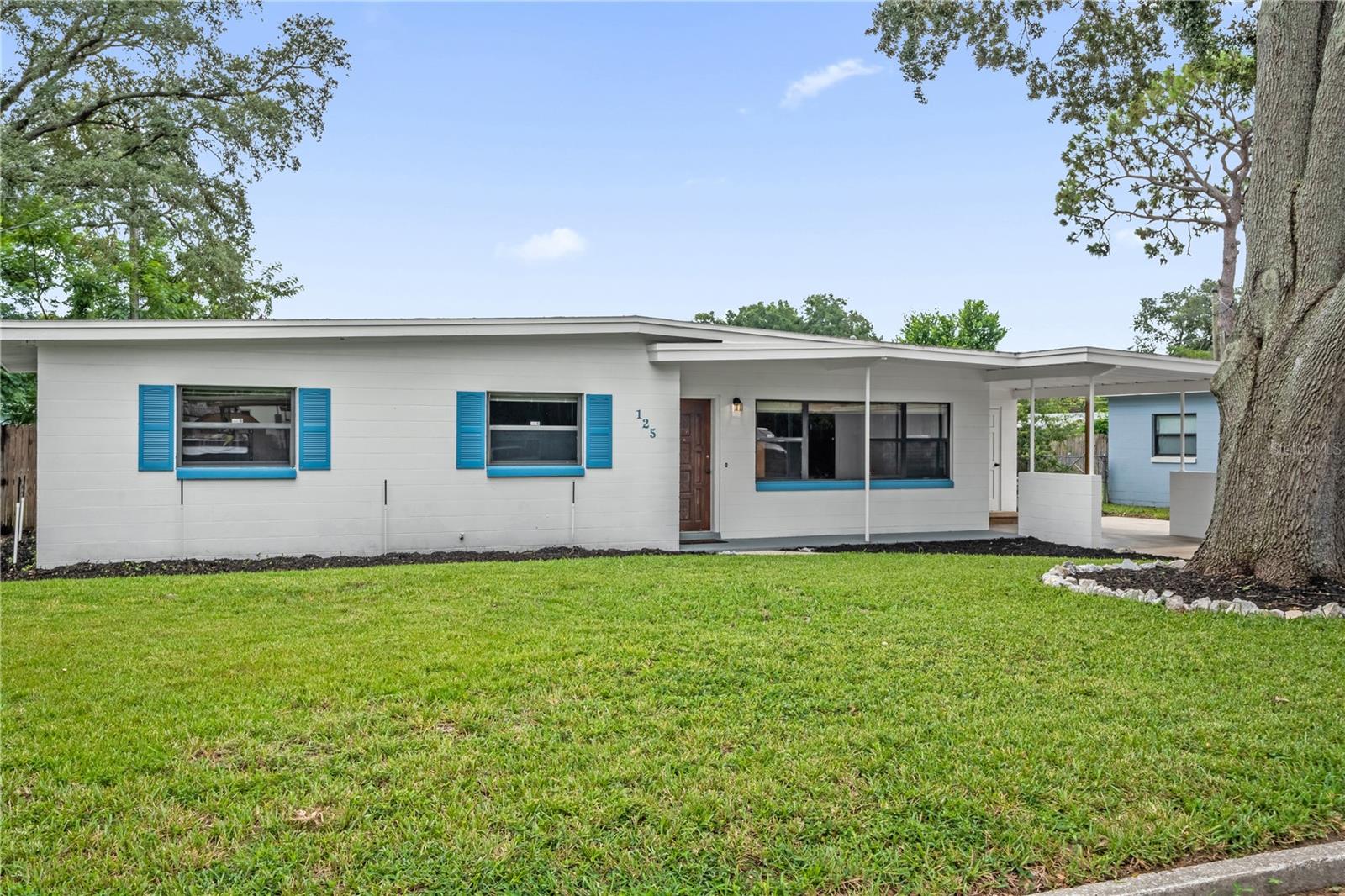125 E LAUREN COURT
