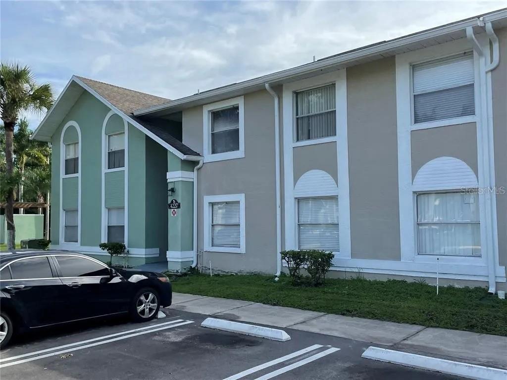 4227 PERSHING POINTE PLACE Unit 8