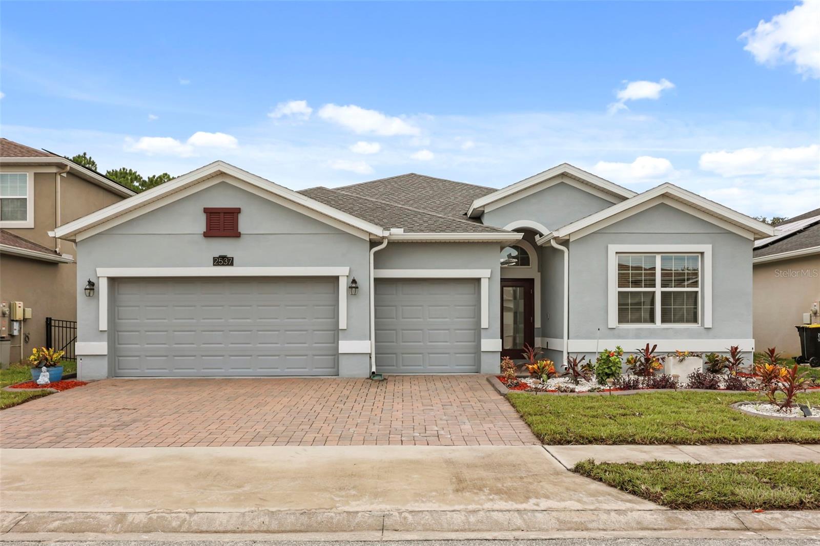Listing photo 1 for 2537 Camden Park Cir