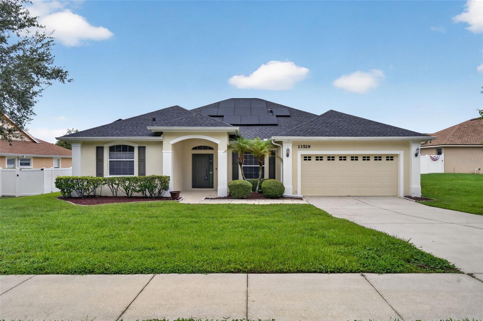 Listing photo 1 for 13529 Via Roma Cir