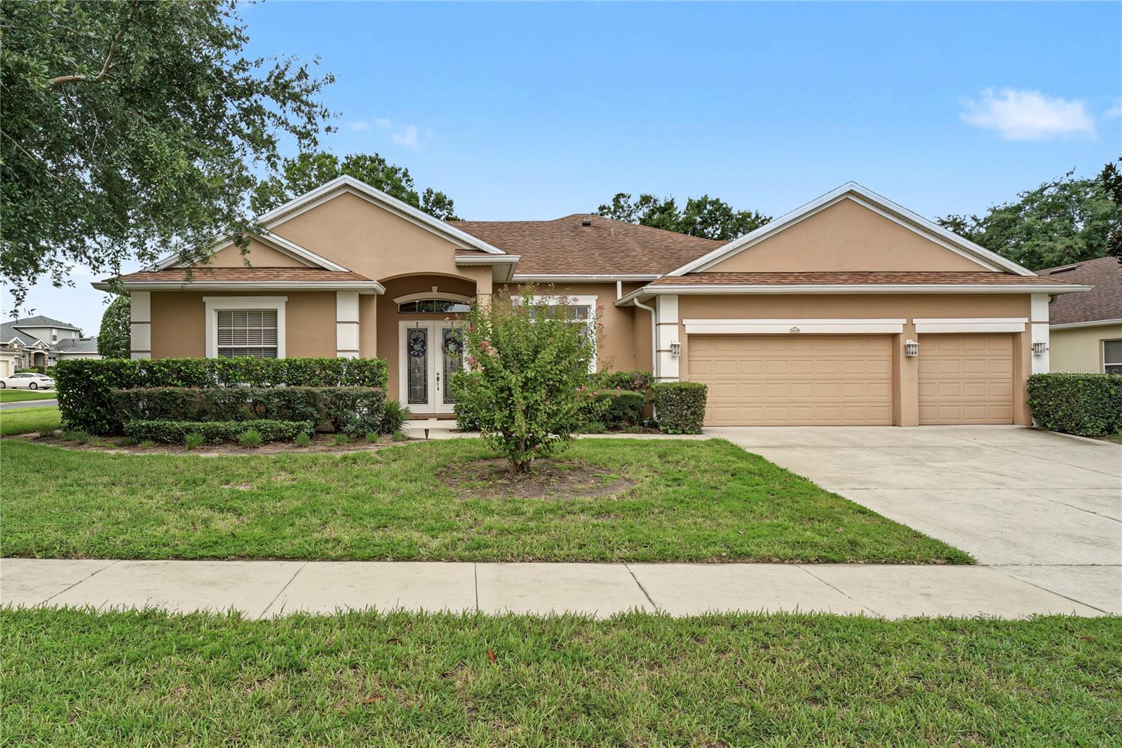 Listing photo 1 for 2648 Valiant Dr
