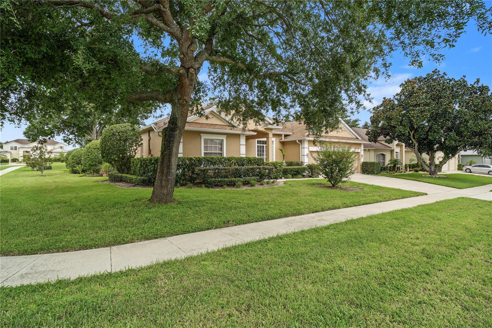 Listing photo 2 for 2648 Valiant Dr