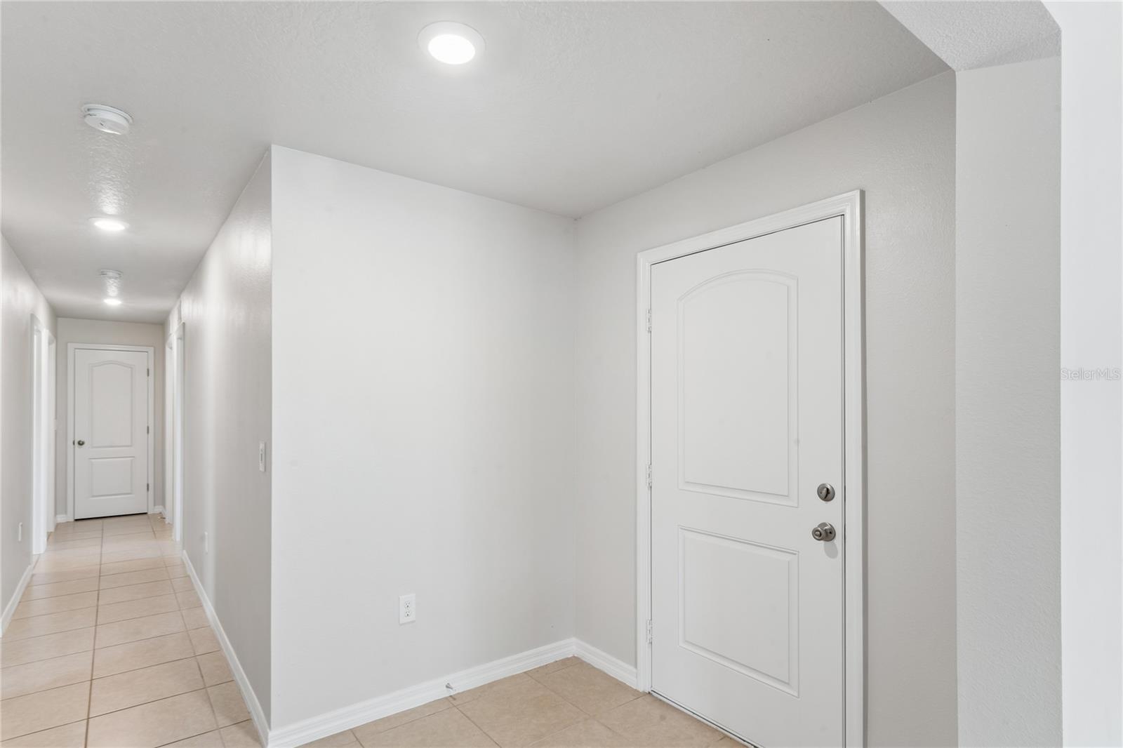 Listing photo 2 for 2403 Caspian Dr