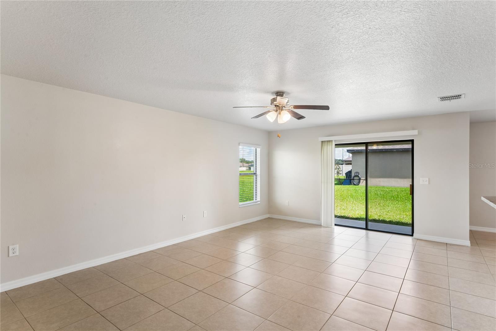 Listing photo 3 for 2403 Caspian Dr