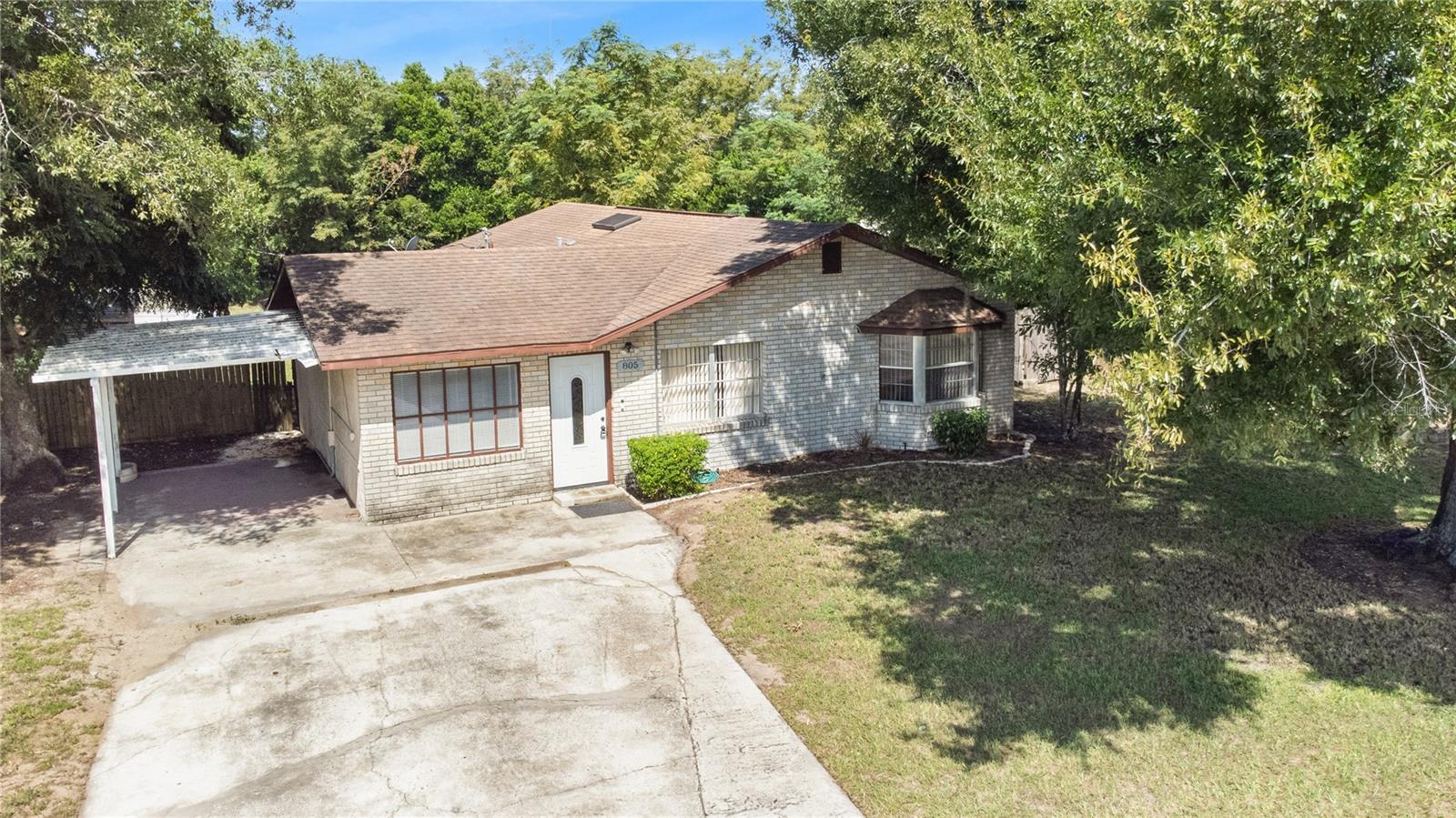 Listing photo 2 for 805 Center St