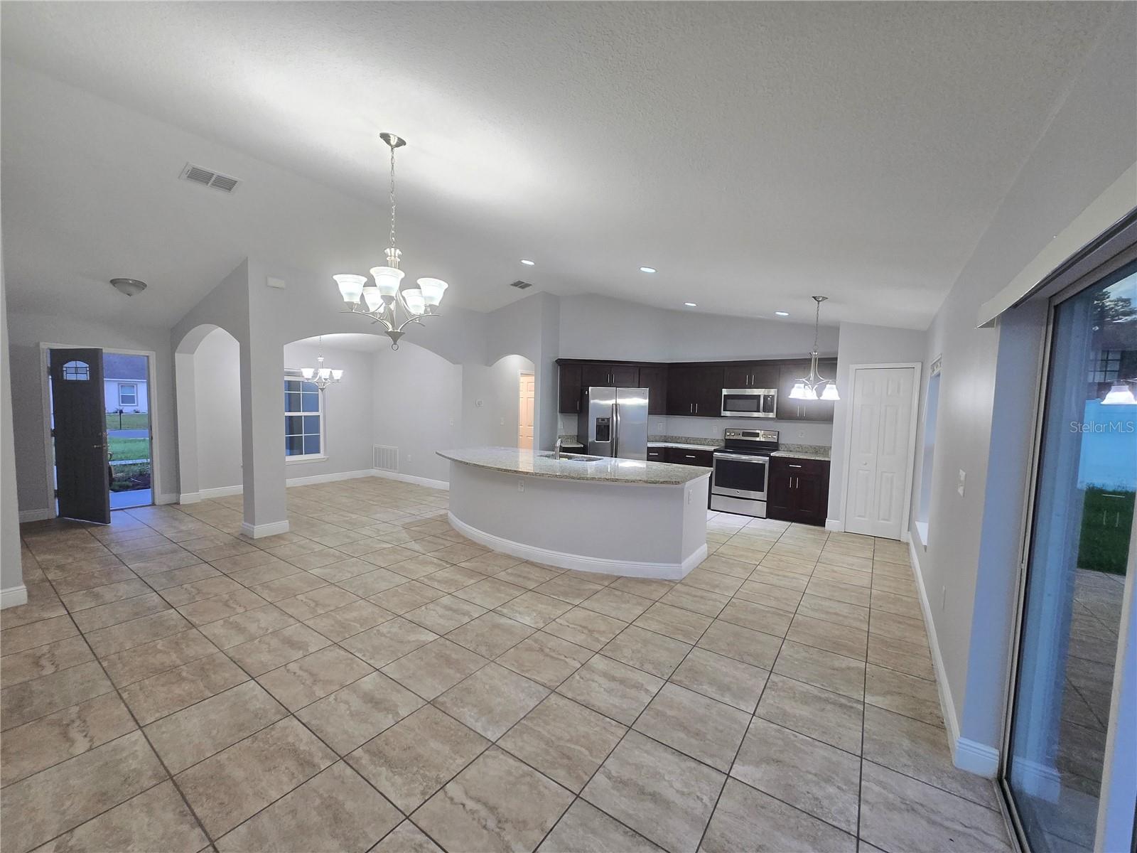 Listing photo 2 for 356 Gardenia Ct