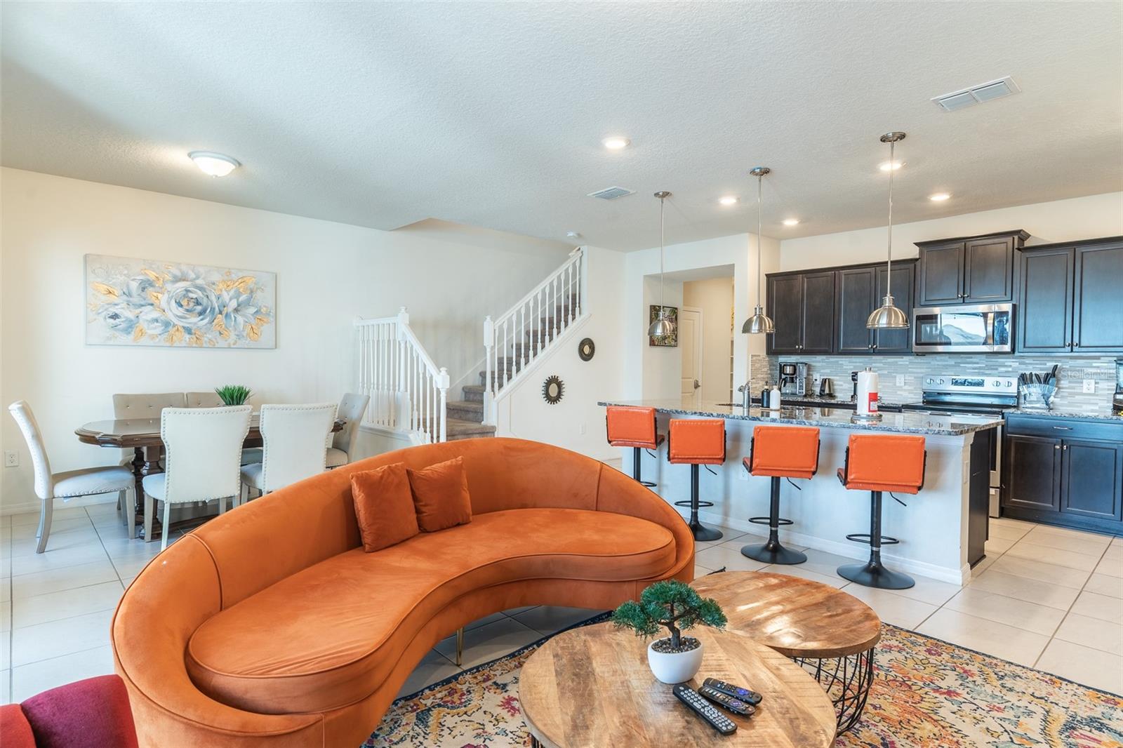 Listing photo 2 for 3713 Pacific Ln