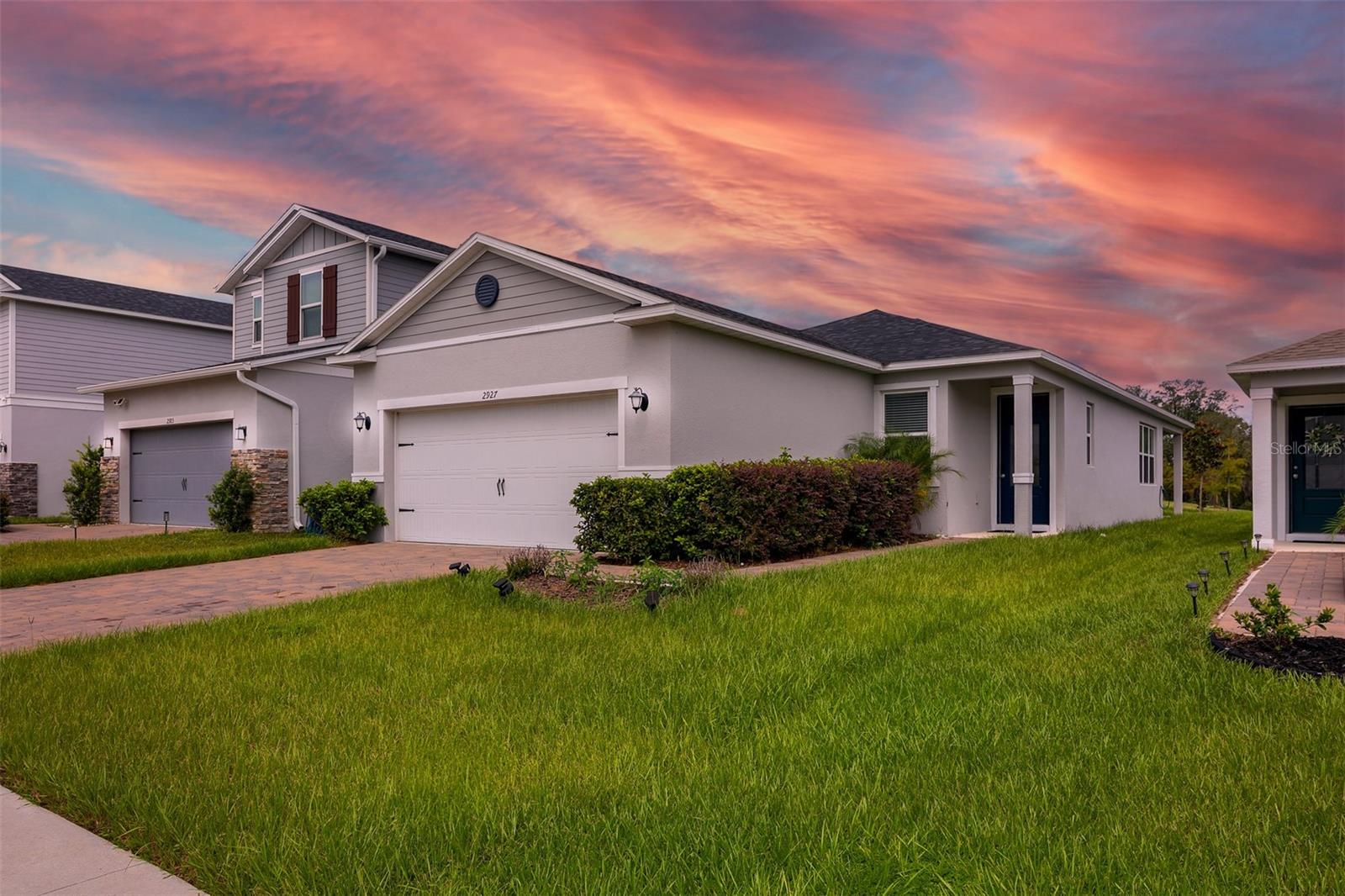 Listing photo 2 for 2927 Sanctuary Dr