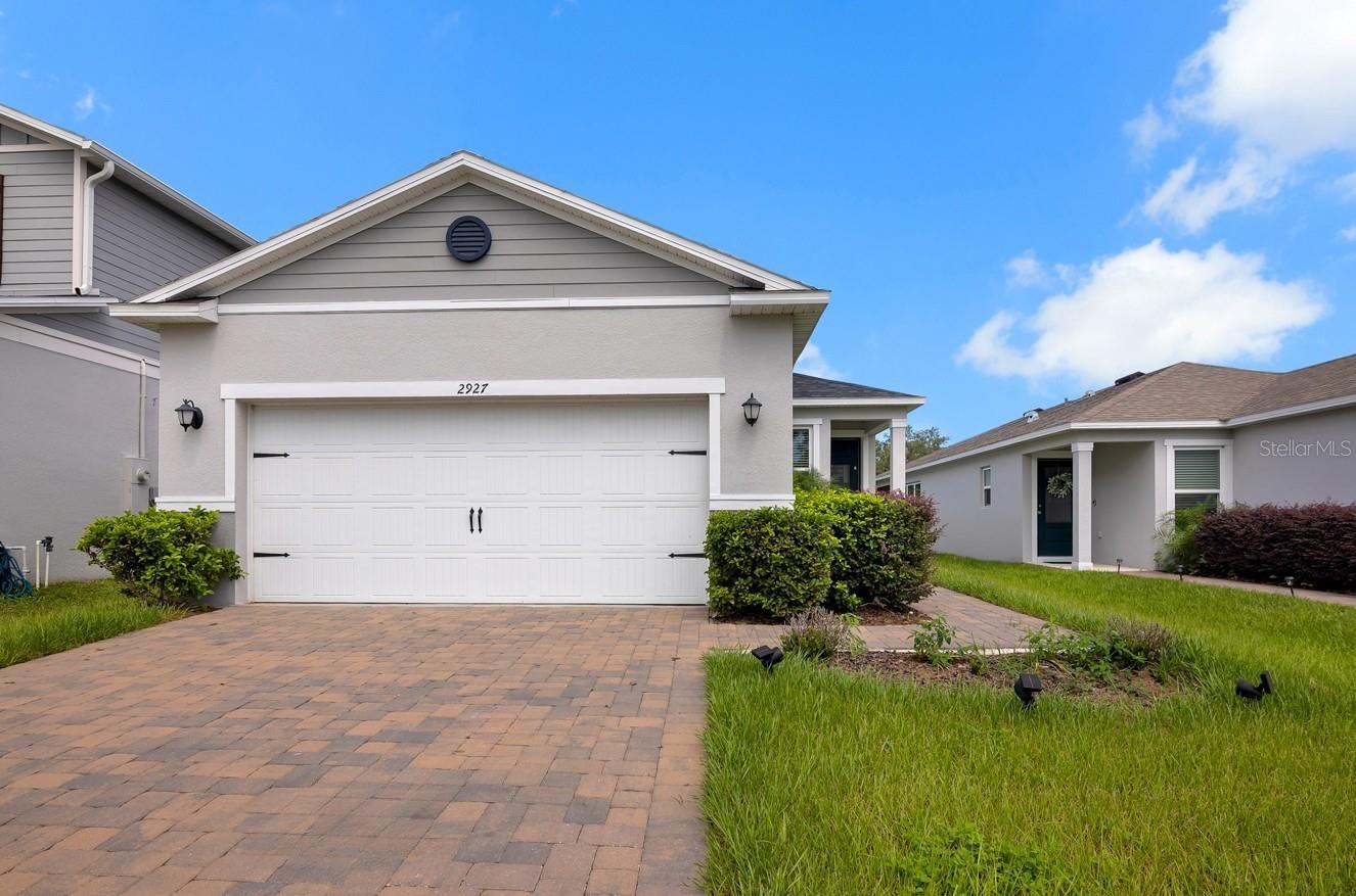 Listing photo 3 for 2927 Sanctuary Dr