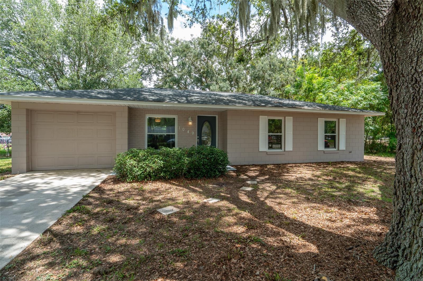 Listing photo 1 for 1049 Birch Blvd