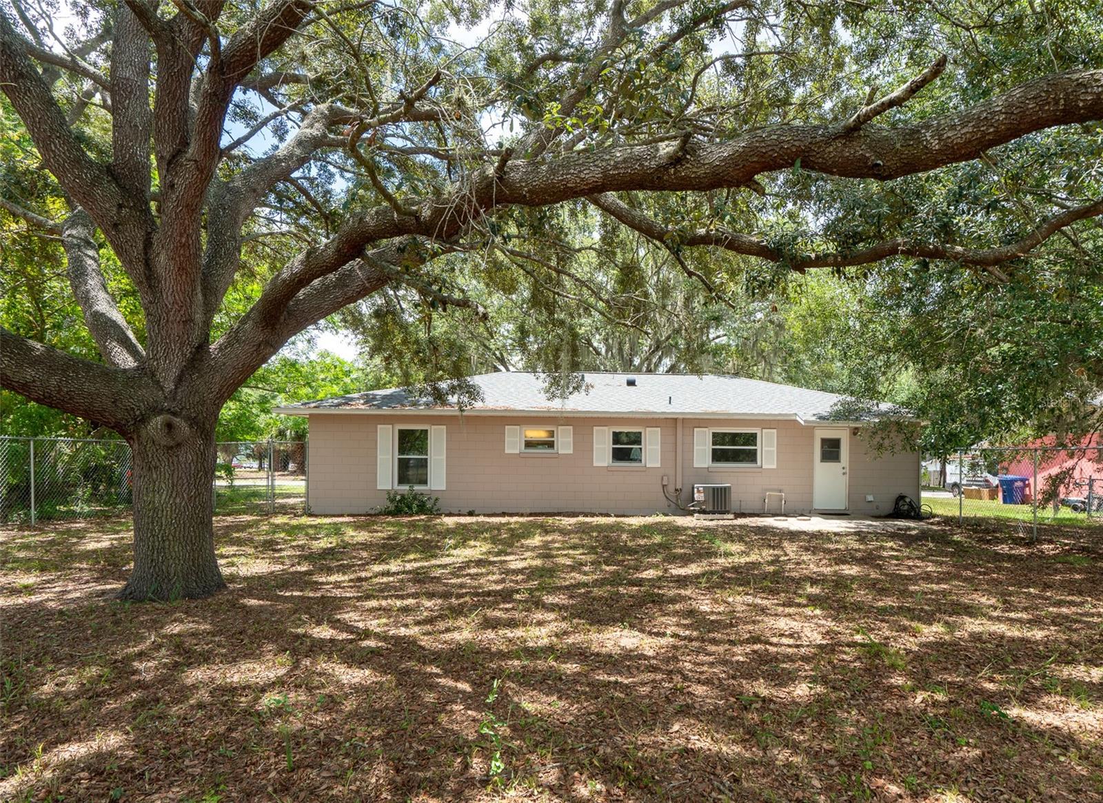 Listing photo 3 for 1049 Birch Blvd