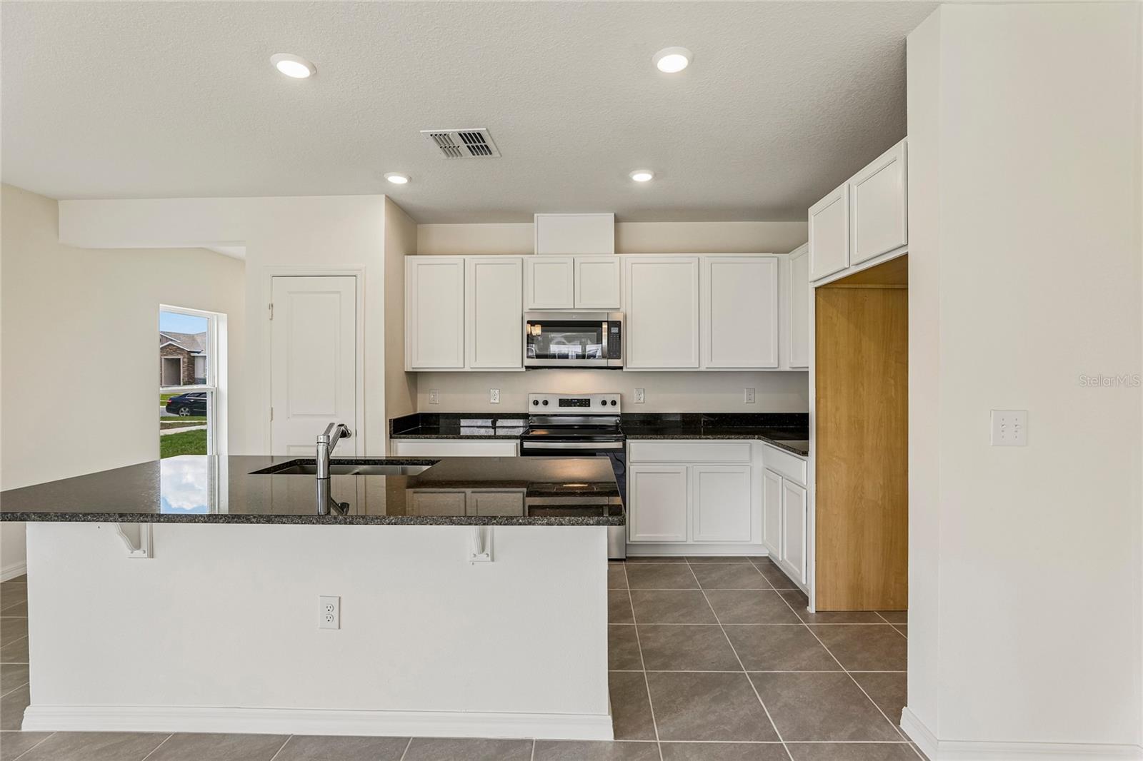 Listing photo 3 for 679 Meadows Edge Pl