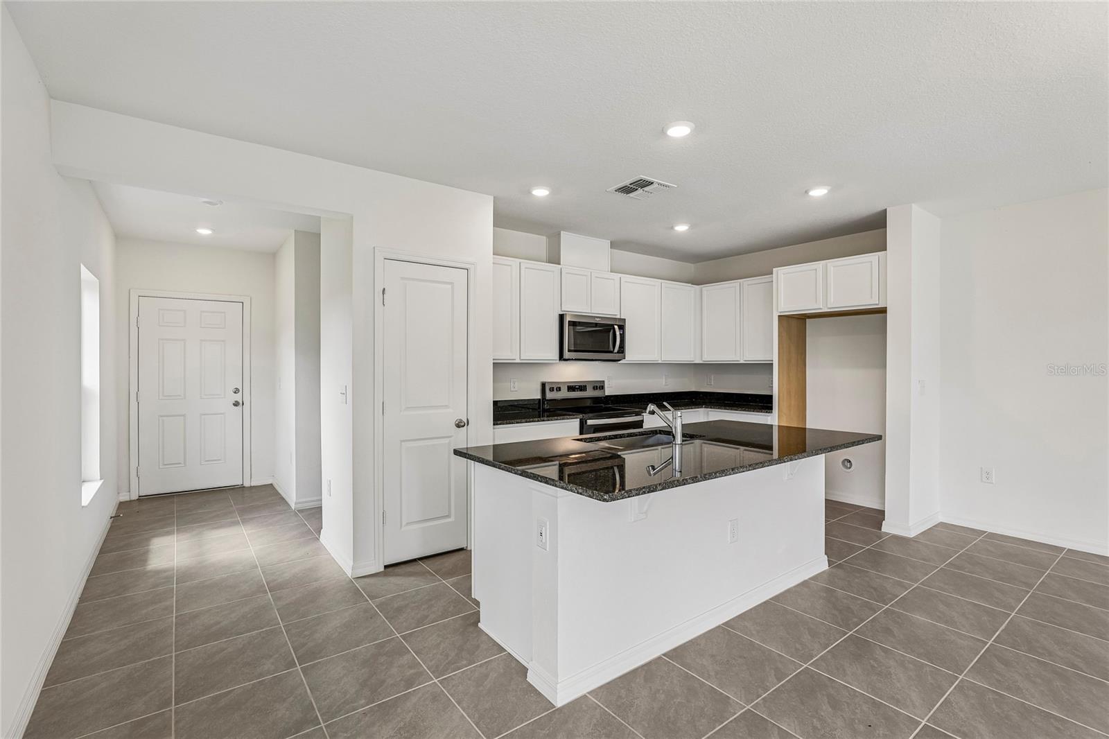Listing photo 2 for 679 Meadows Edge Pl