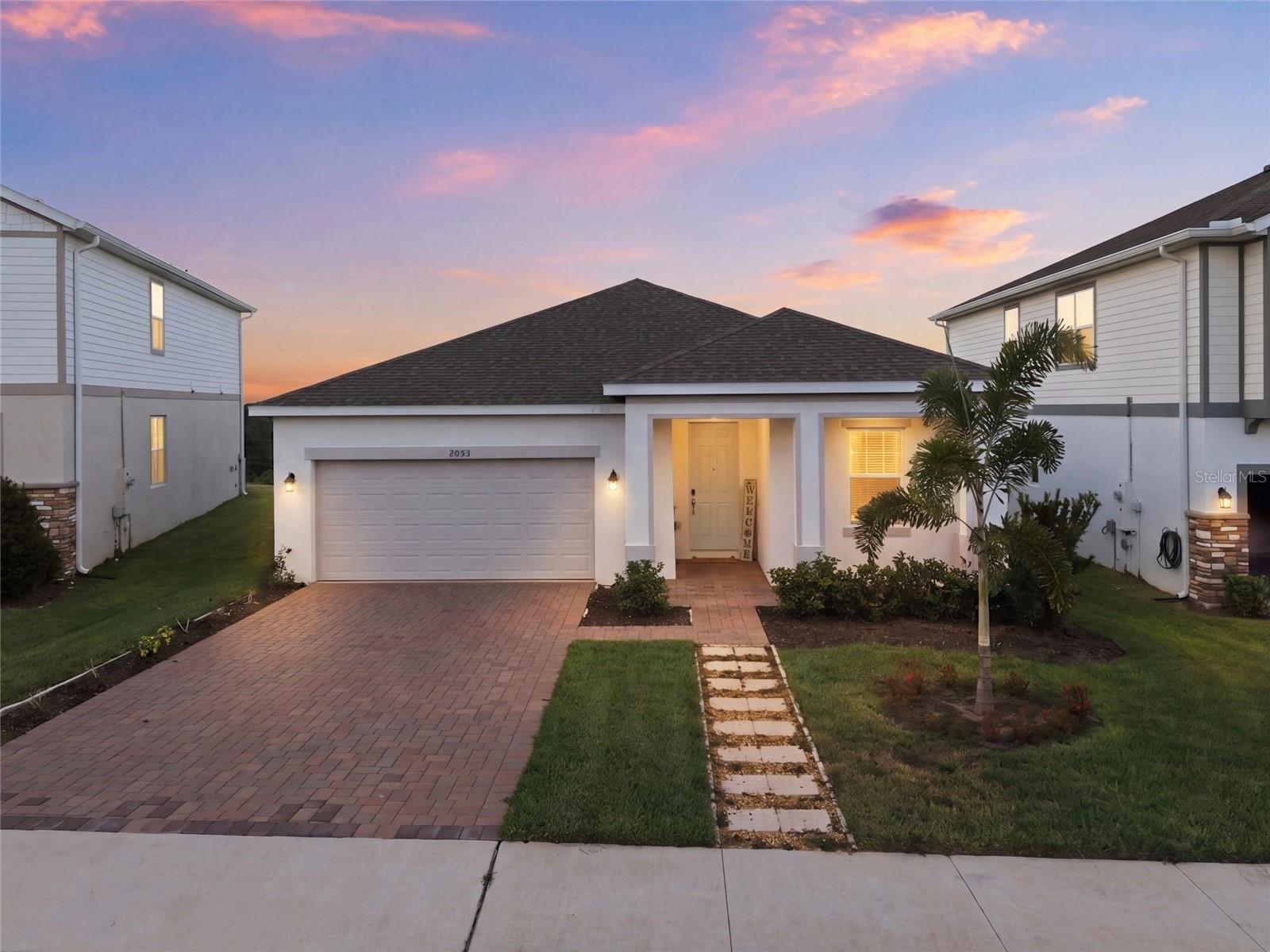 Listing photo 1 for 2053 Heart Lake Dr