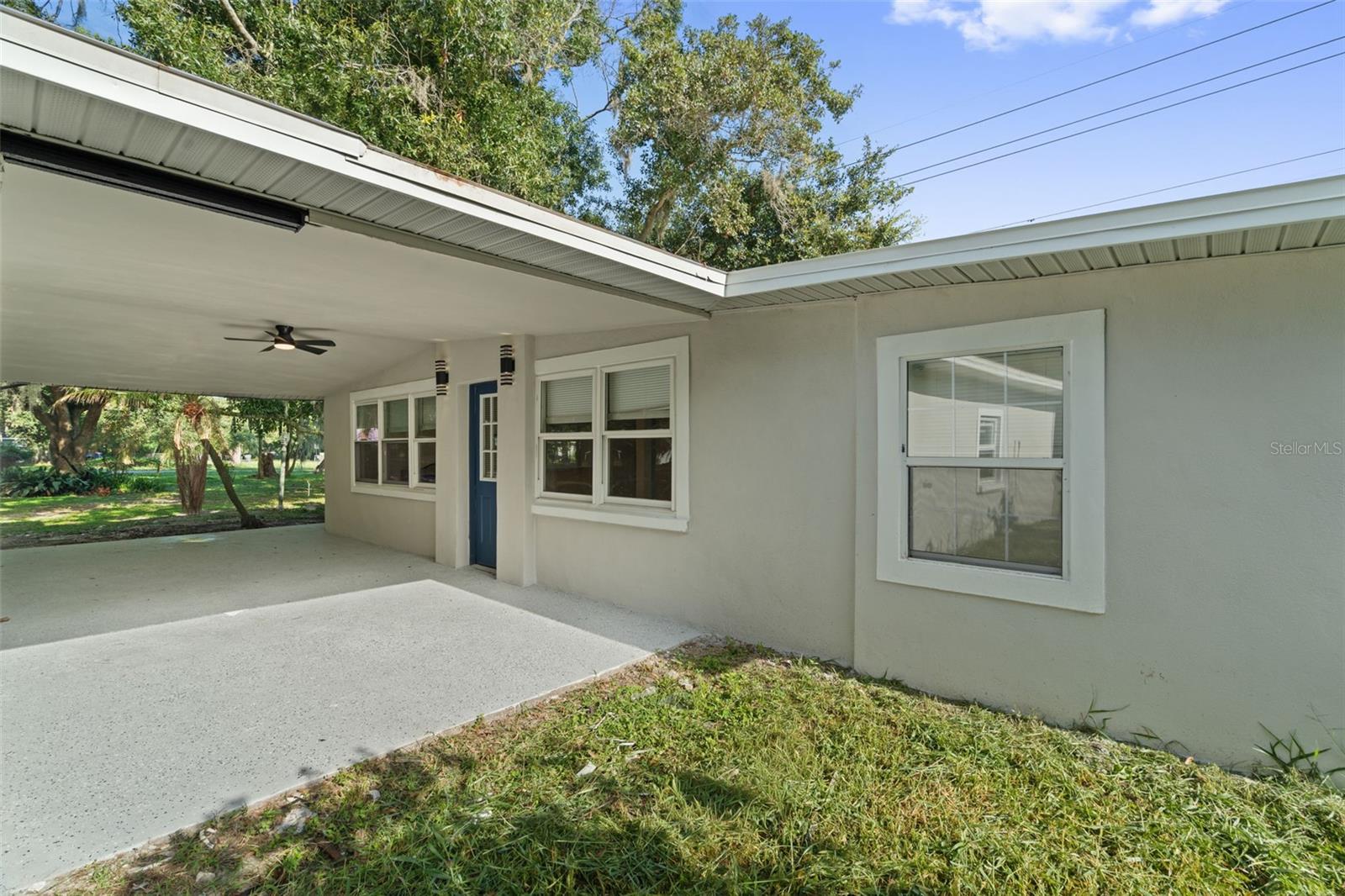 Listing photo 3 for 929 Adrian Ct