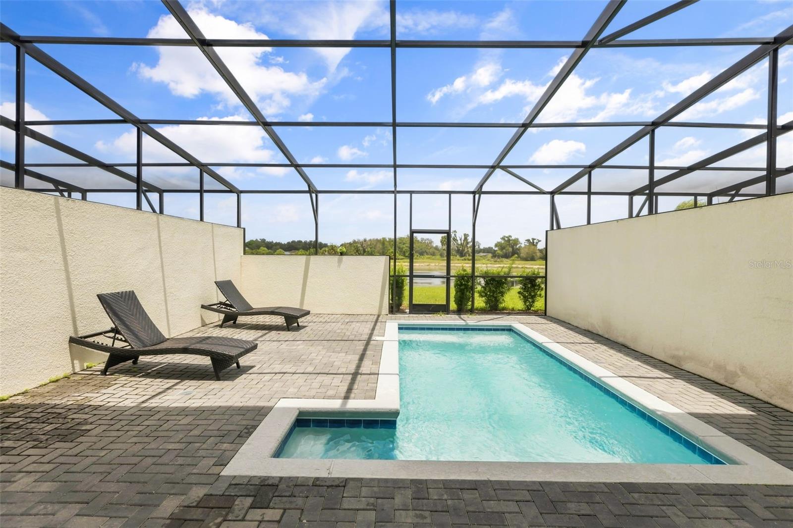 Listing photo 3 for 7147 Oakmoss Loop