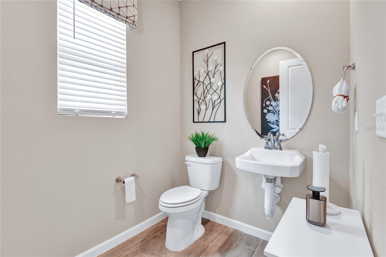 Listing photo 3 for 1249 Daisy Hill Ave