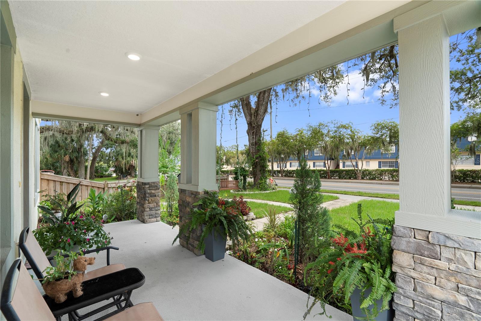 Listing photo 3 for 1415 Crystal Lake Dr