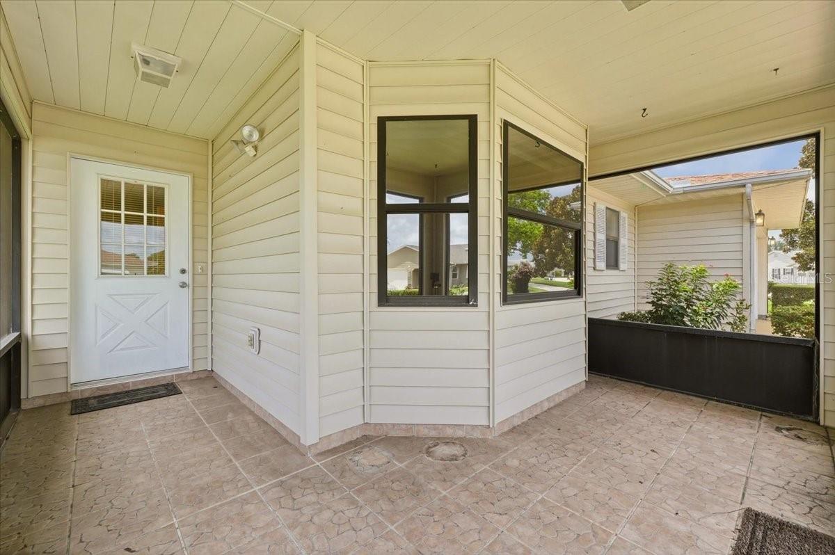Listing photo 3 for 3741 Innisbrook Dr