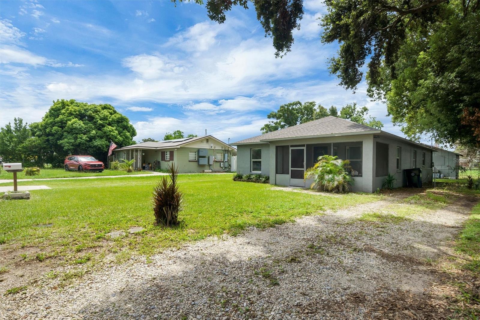 Listing photo 2 for 212 Pike St