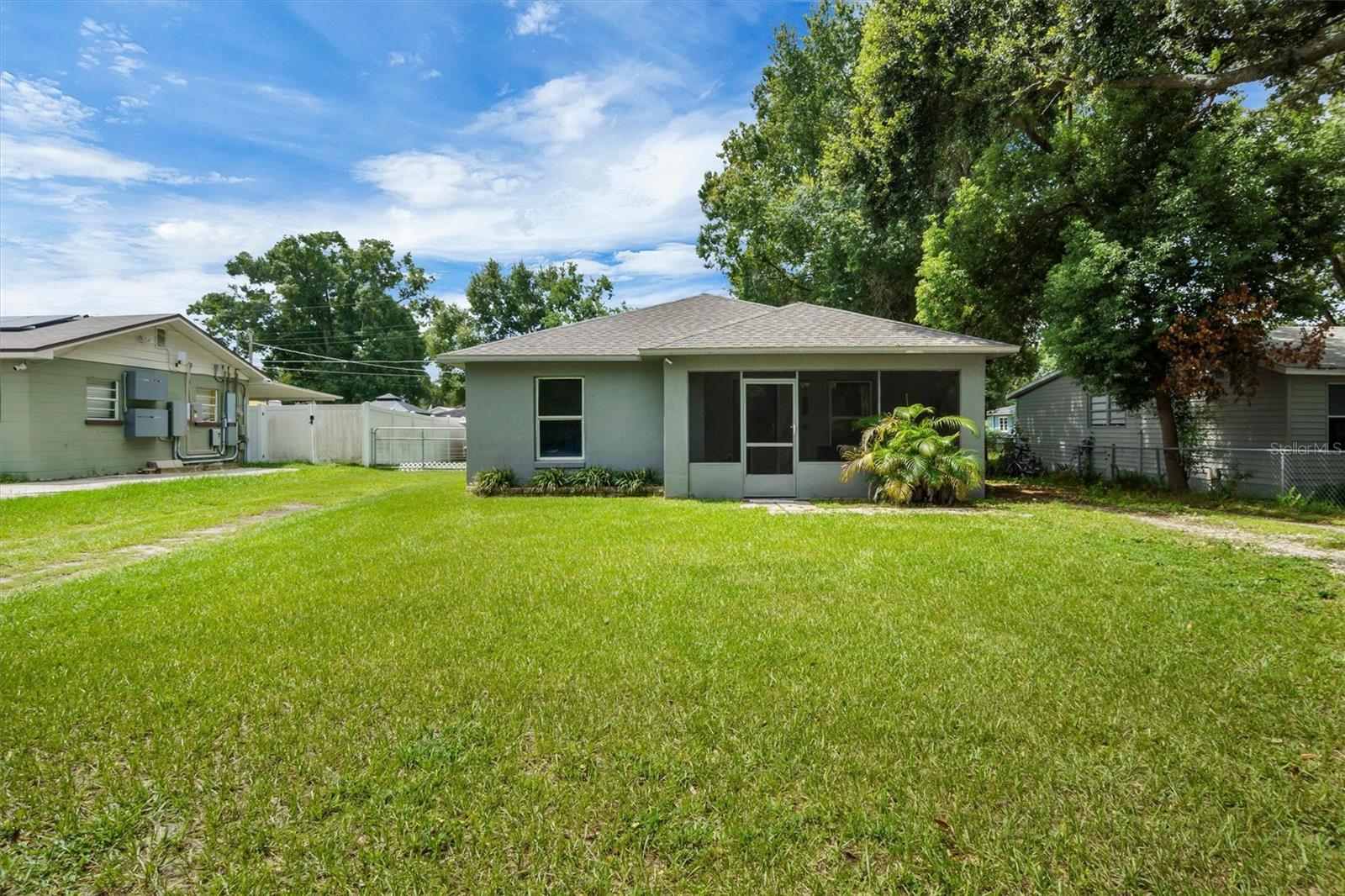 Listing photo 3 for 212 Pike St