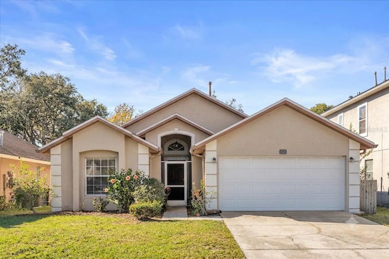 Listing photo 1 for 111 Pinewood Dr