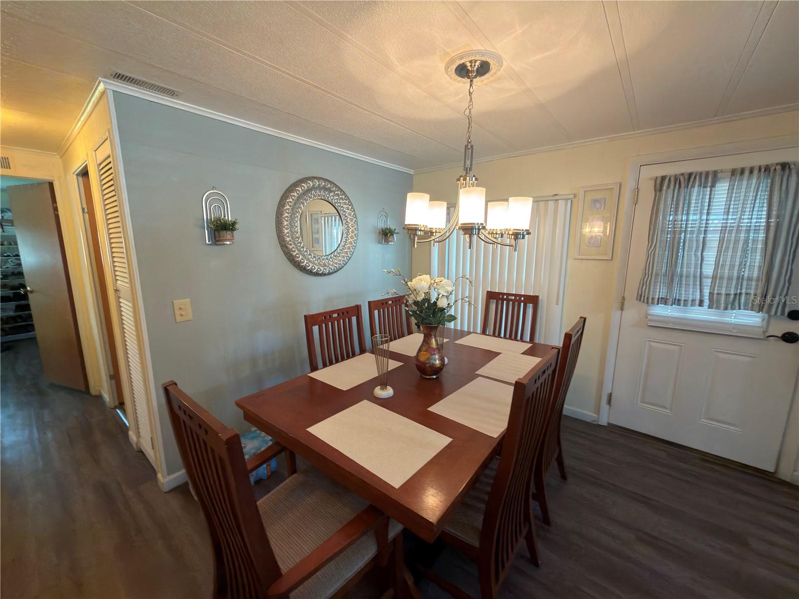 Listing photo 3 for 2055 S Floral Ave #42