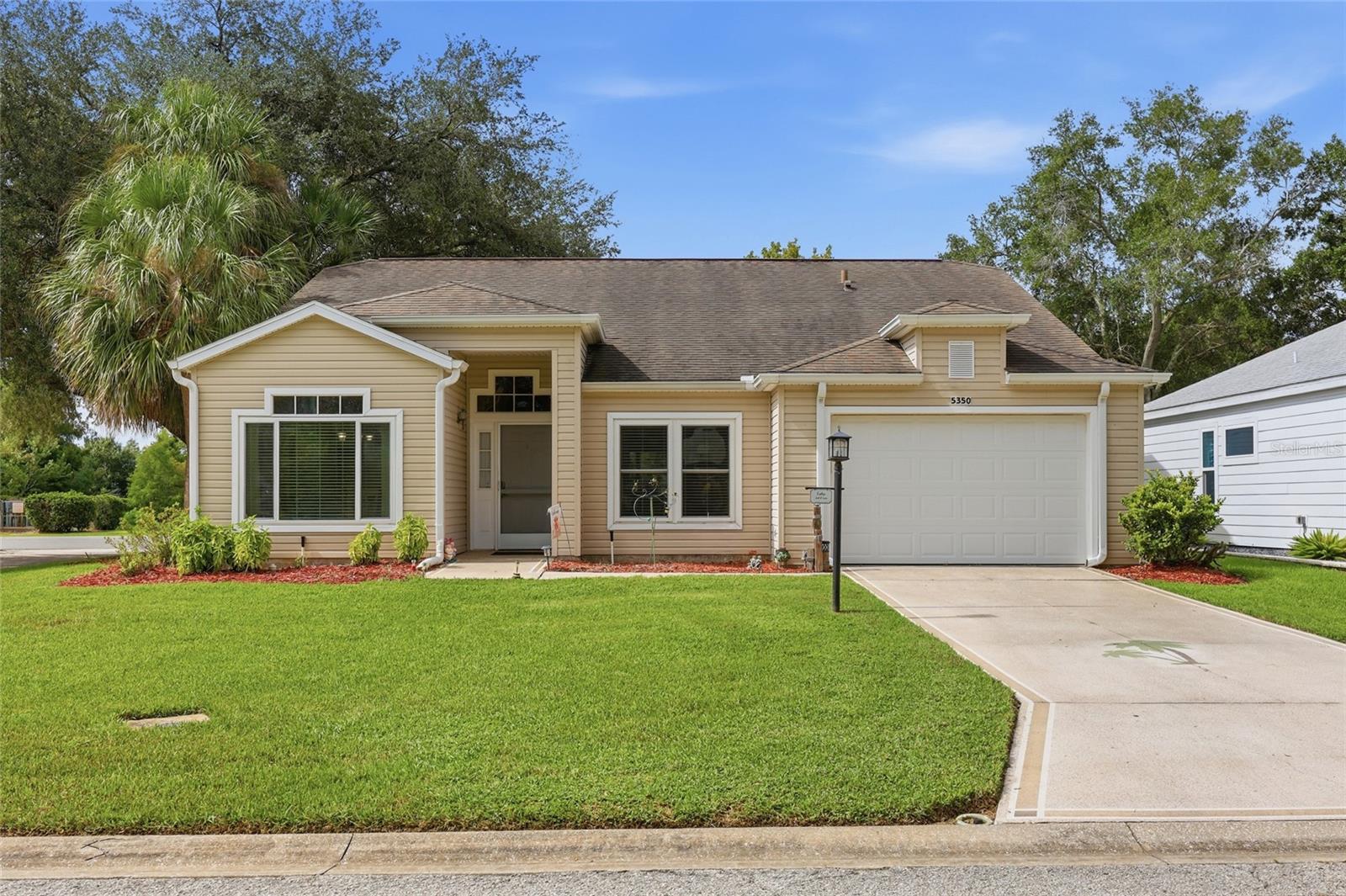 Listing photo 1 for 5350 Astor St