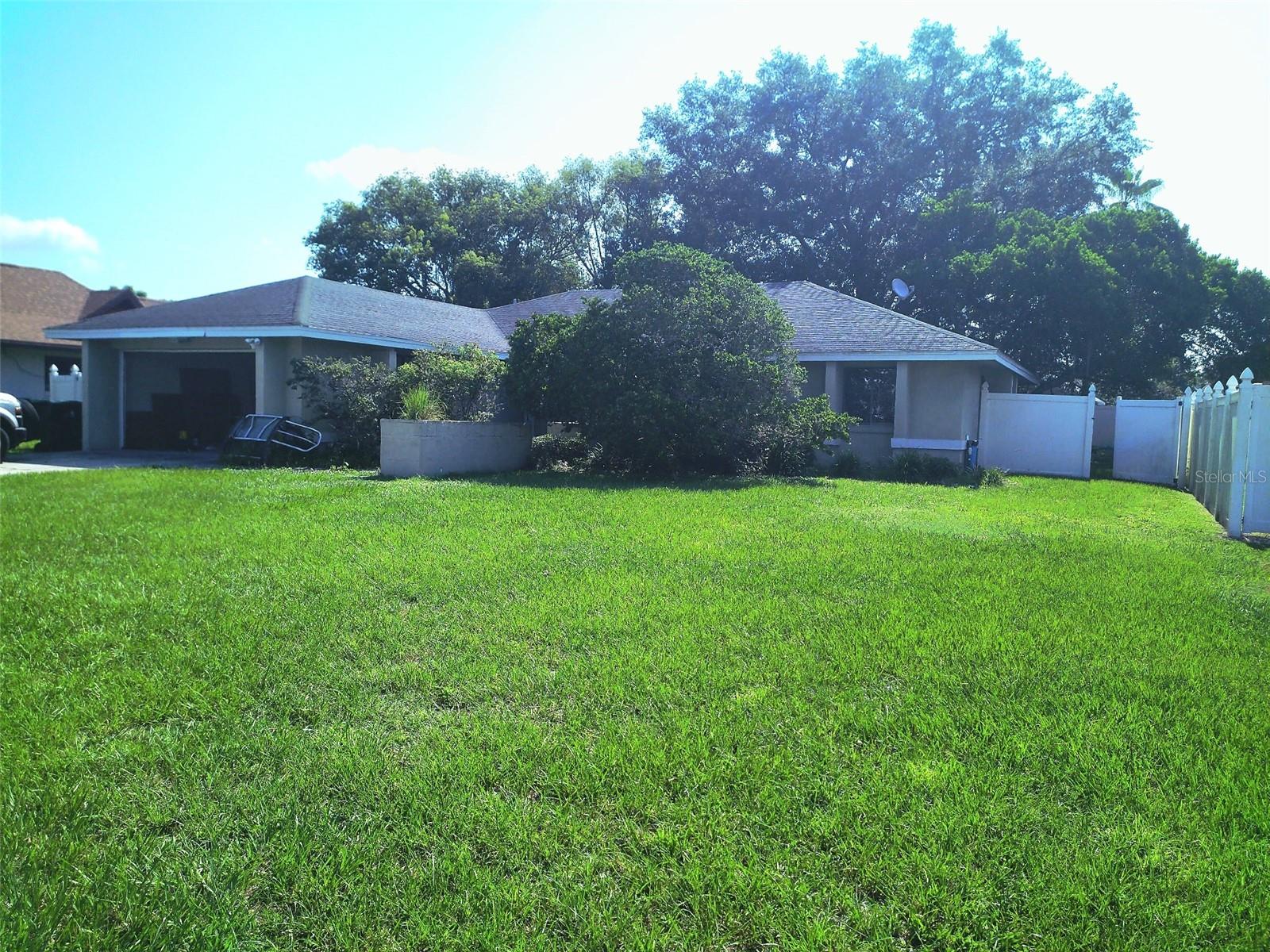 2419 AMBERLY AVENUE