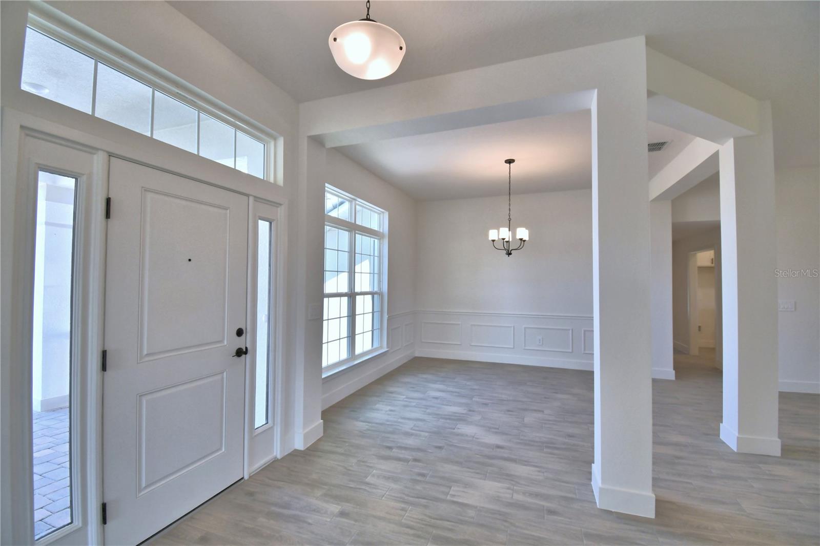 Listing photo 3 for 5415 Waterside Dr