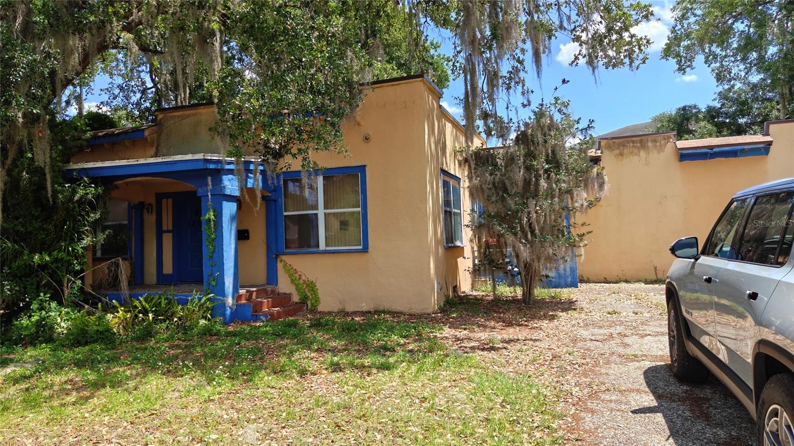 Listing photo 1 for 1024 Avon Ave
