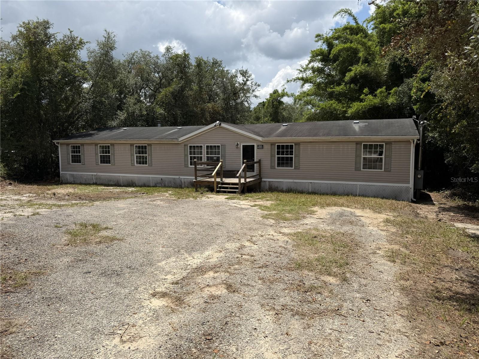 Listing photo 1 for 41527 Paradise Rd
