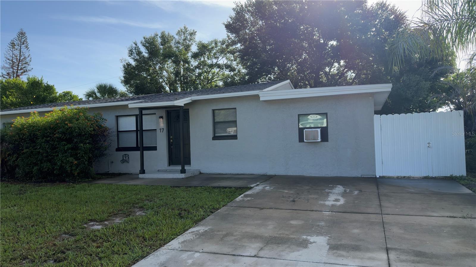 17 S SOLANDRA DRIVE