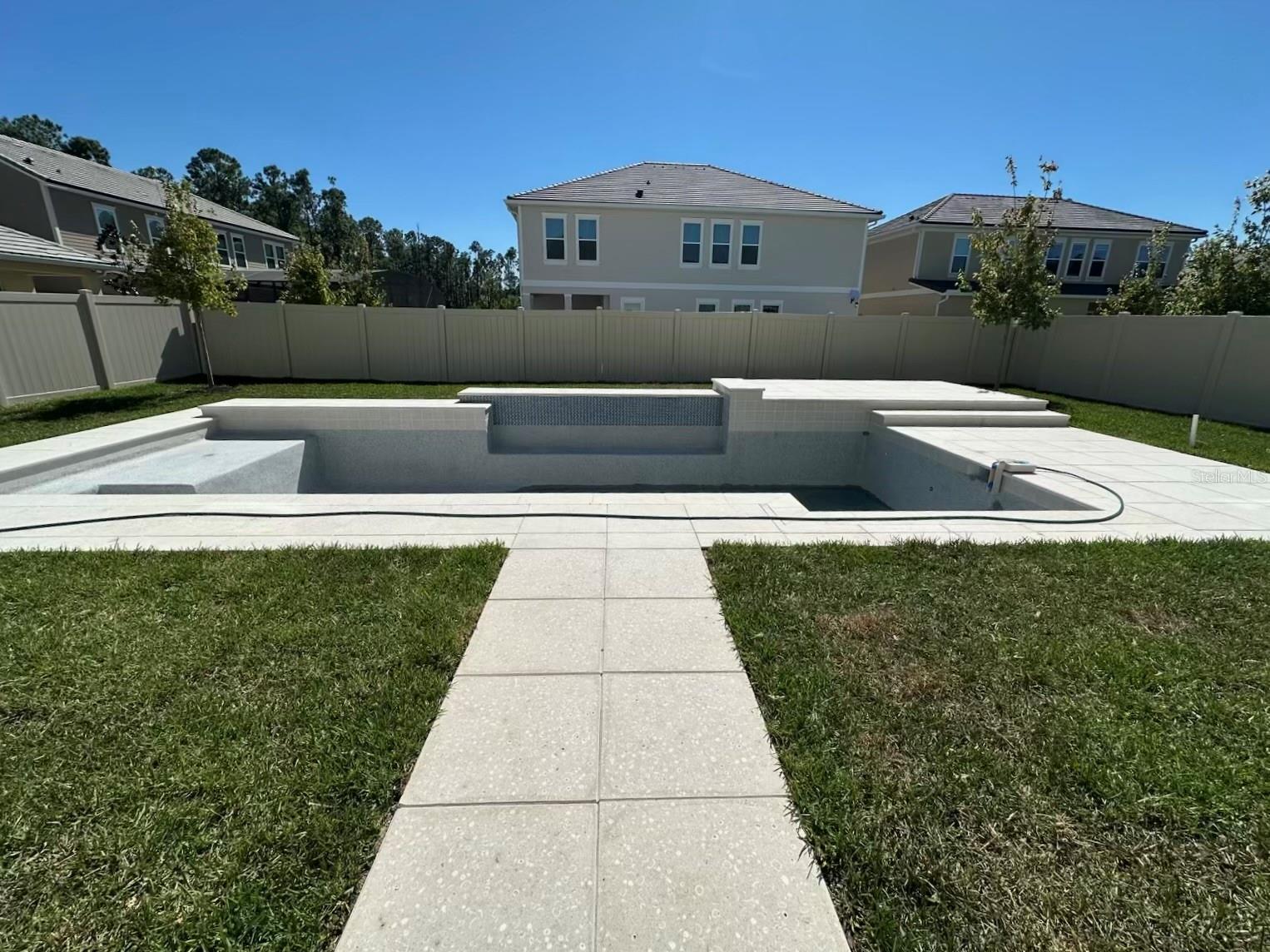 Listing photo 3 for 14274 Crest Palm Ave