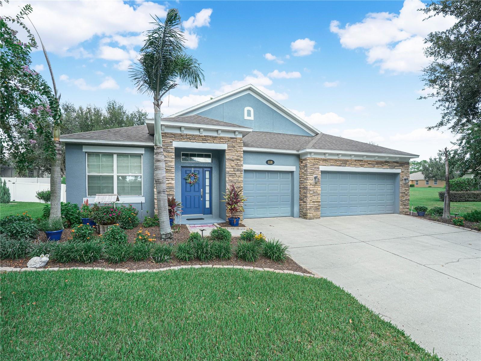 Listing photo 1 for 112 Pecorri Ct