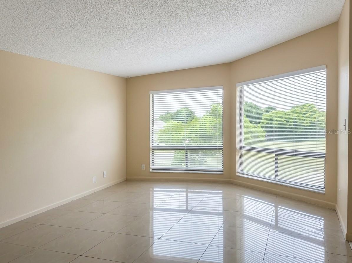 Listing photo 3 for 2512 Lemon Tree Ln #3c