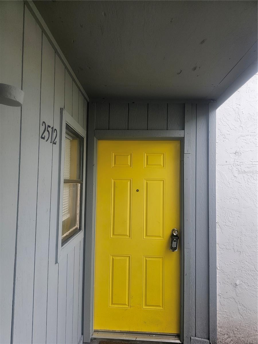 Listing photo 1 for 2512 Lemon Tree Ln #3c