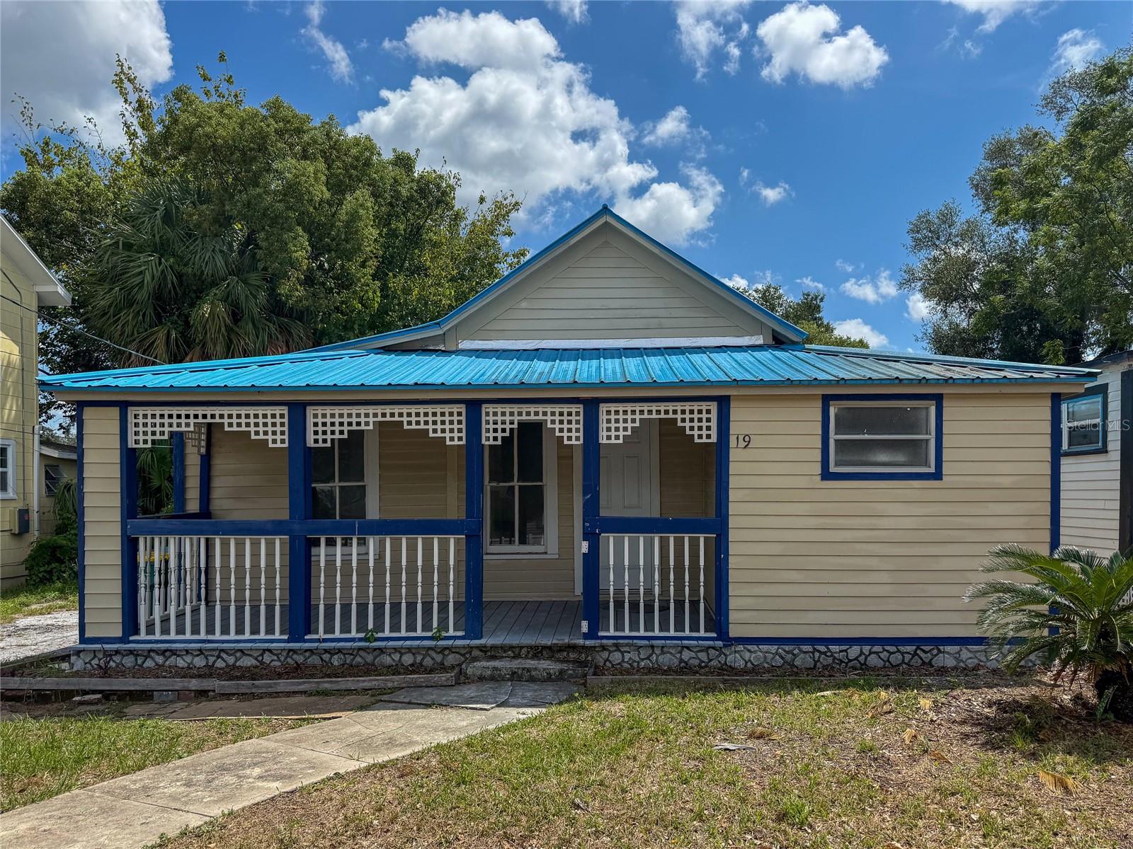 Listing photo 1 for 19 N Mary St