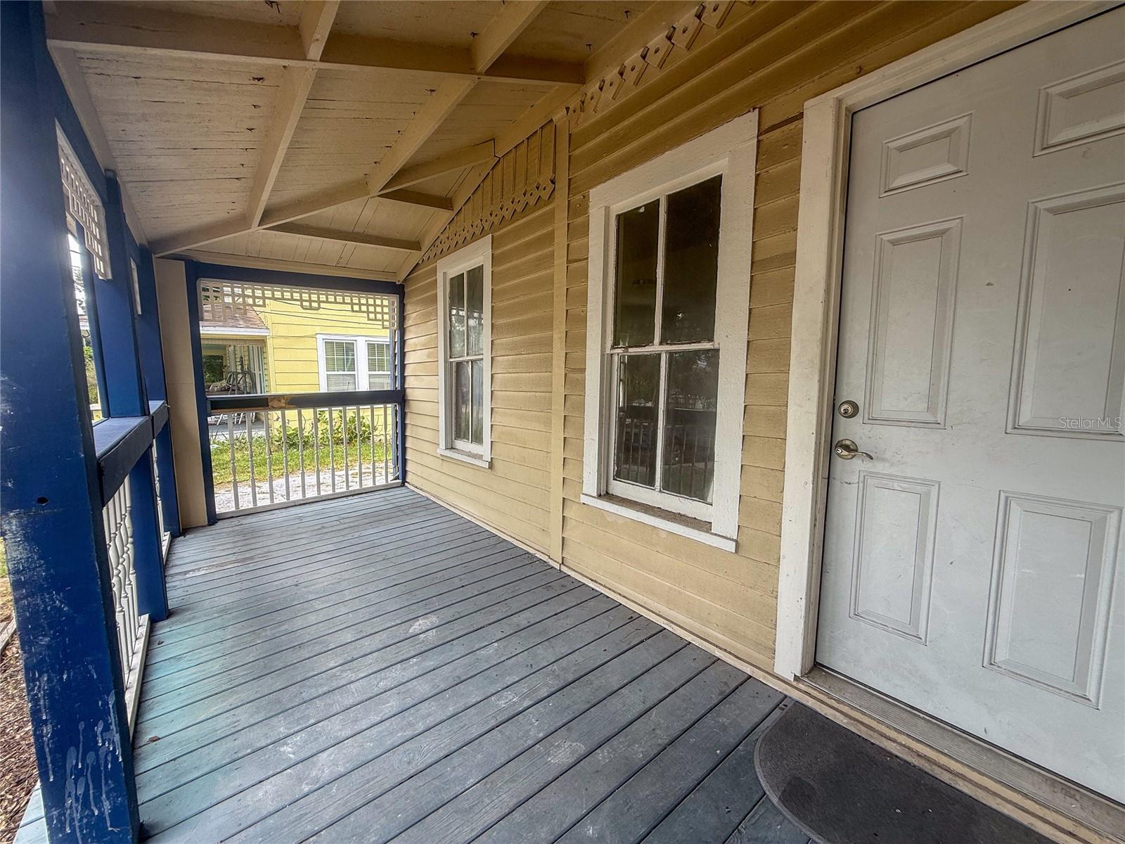 Listing photo 2 for 19 N Mary St