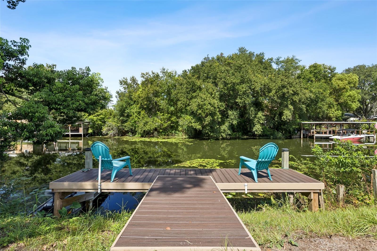 Listing photo 3 for 27821 Lois Dr