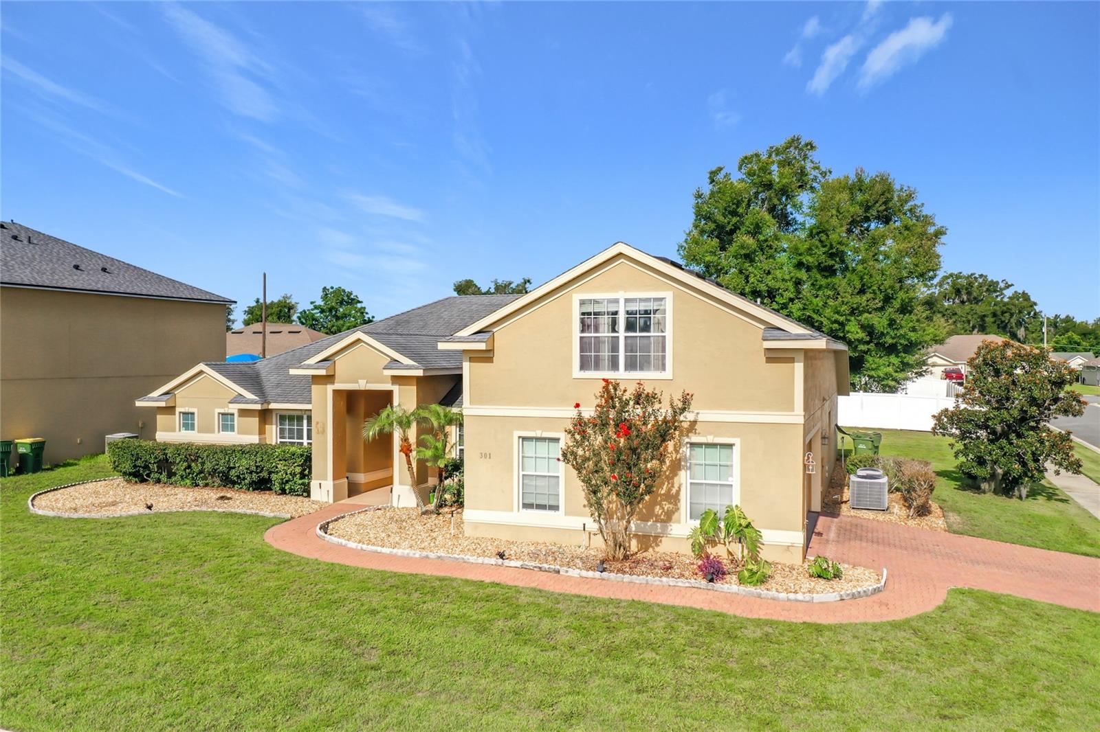 Listing photo 2 for 301 Ashton Woods Ln