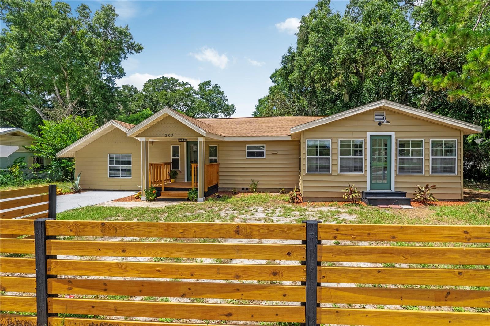 Listing photo 1 for 305 S Rossiter St