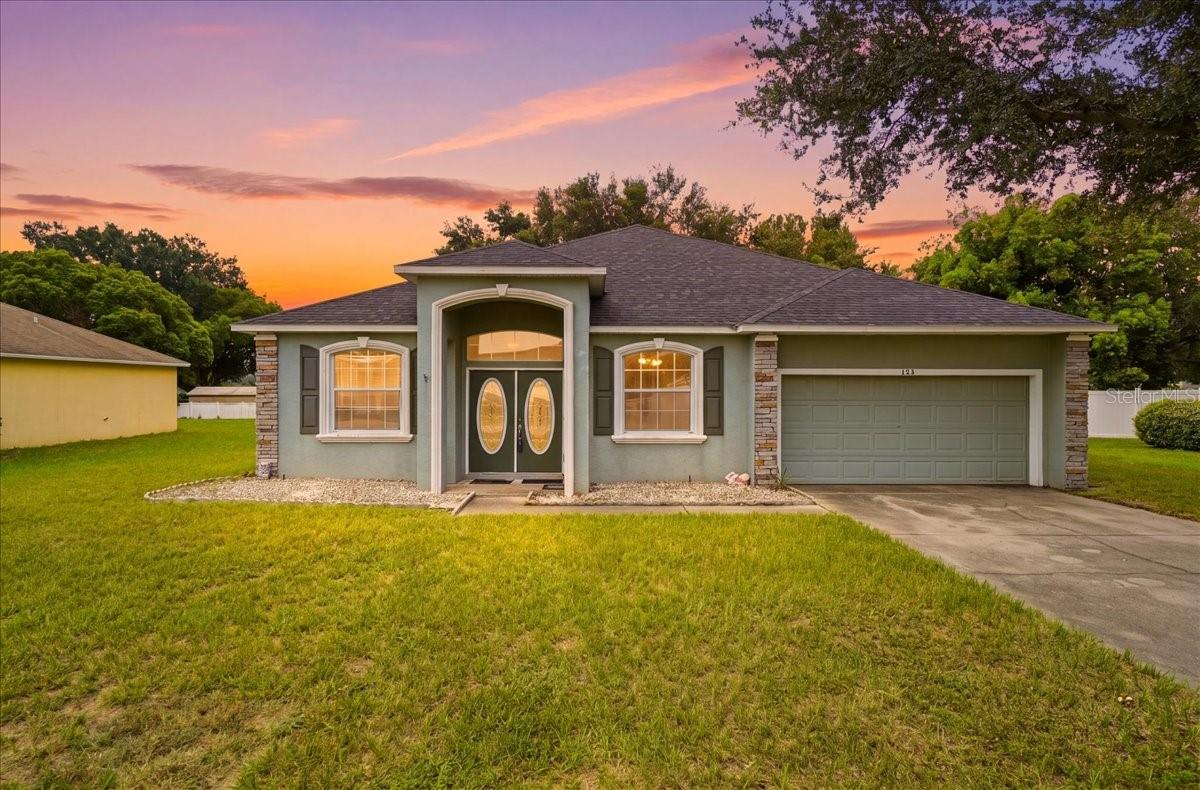 Listing photo 1 for 153 Oak Crossing Blvd